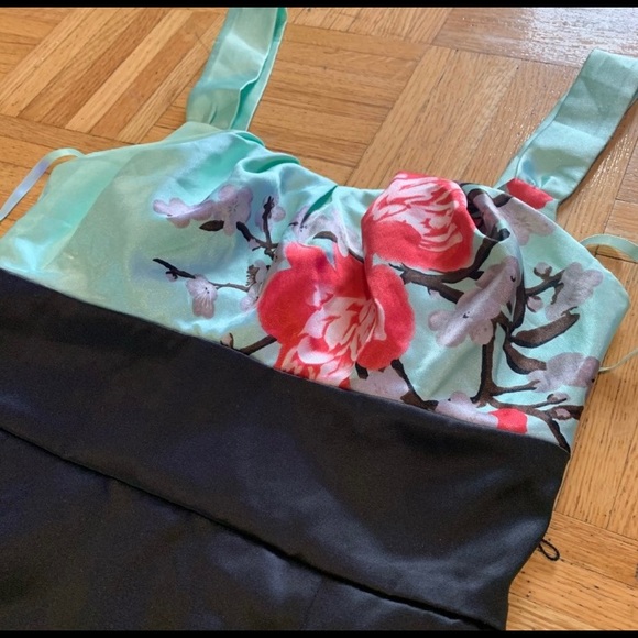 Le Chateau Empire Waist Dress - Picture 2 of 5